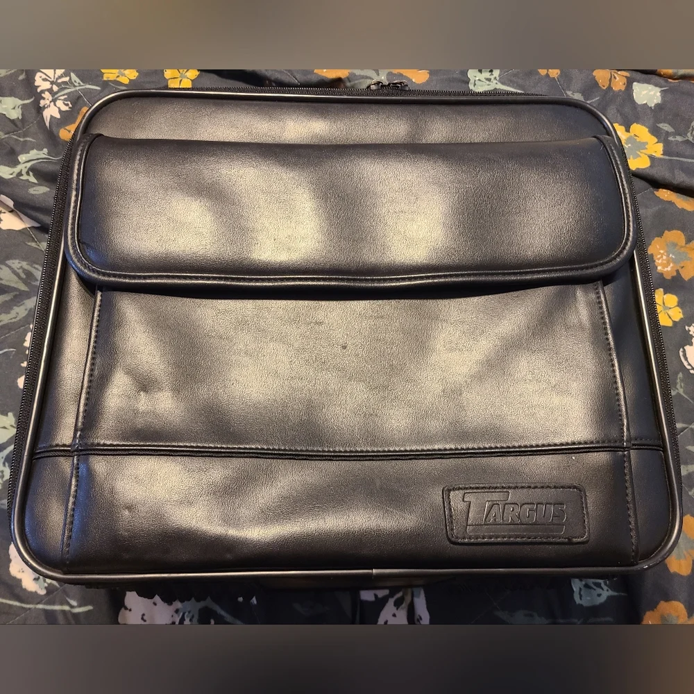 Targus CUN1 Leather Top Load Universal Laptop Briefcase Bag Black Case VGC USED